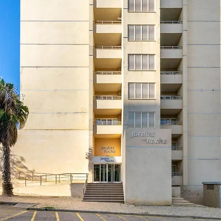 Apartment Jardins Da Rocha: Beachfront With Sea Views And Pools *
