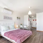 Jardins Da Rocha: Beachfront With Sea Views And Pools Apartment *