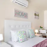 Apartment Jardins Da Rocha: Beachfront With Sea Views And Pools *